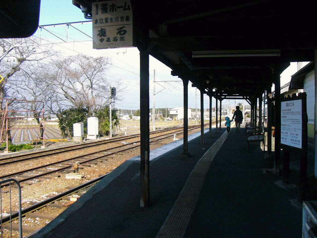 日野駅の貴生川方面ホーム